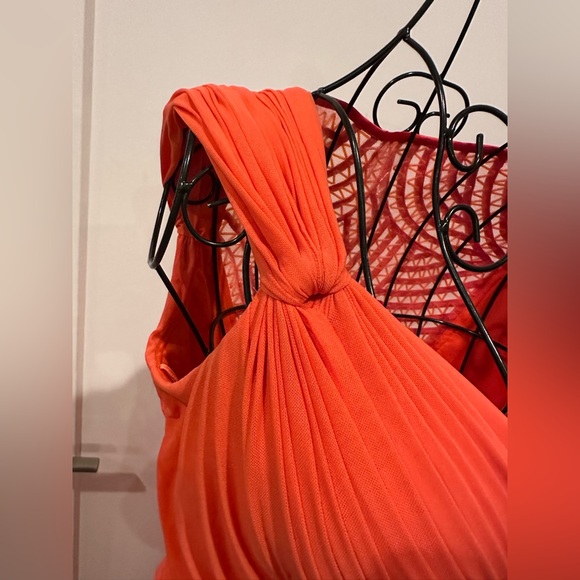 Front-ruched Coral color dress with an open back - Picture 5 of 15